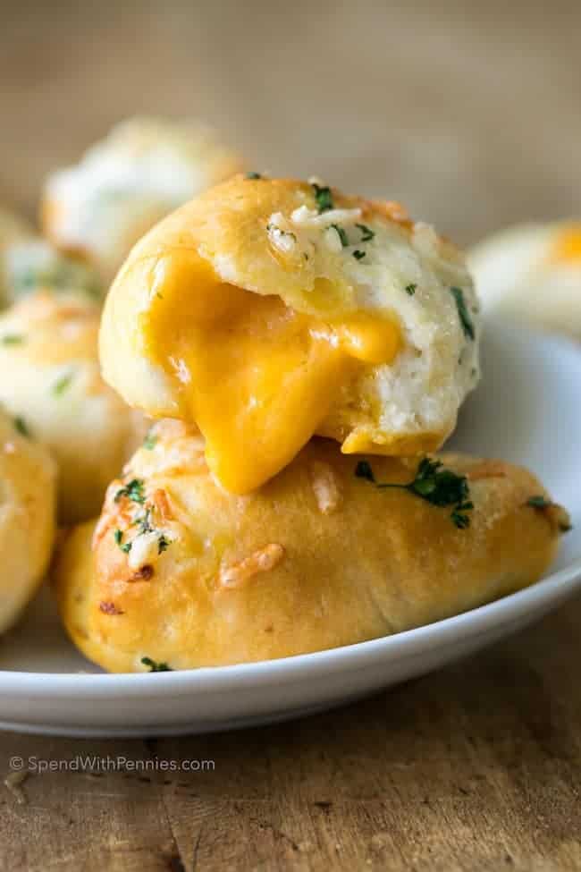 Garlic Cheddar Biscuits (Garlic Cheese Bombs)
