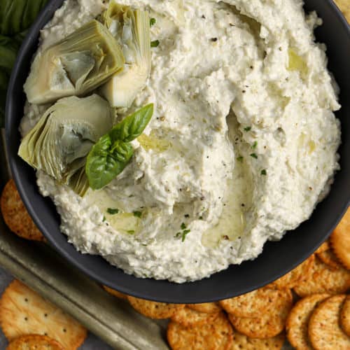 Quick Creamy Artichoke Dip with crackers