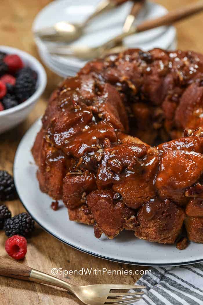Although i'm almost certain there are no actual monkeys in this recipe, it's still very good. Monkey Bread With 1 Can Of Biscuits - Monkey Bread Perfect Pull Apart Dessert Spend With Pennies