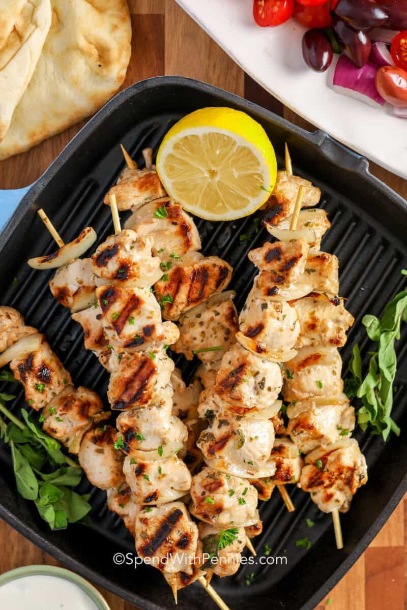 This chicken souvlaki recipe is a quick and easy dinner option. Chicken and onions are tossed in a homemade marinade, then threaded onto a skewer and grilled. Serve with rice and a Greek salad for a meal everyone will enjoy. #spendwithpennies #souvlaki #chickensouvlaki #Greek cooked chicken souvlaki on a grill pan