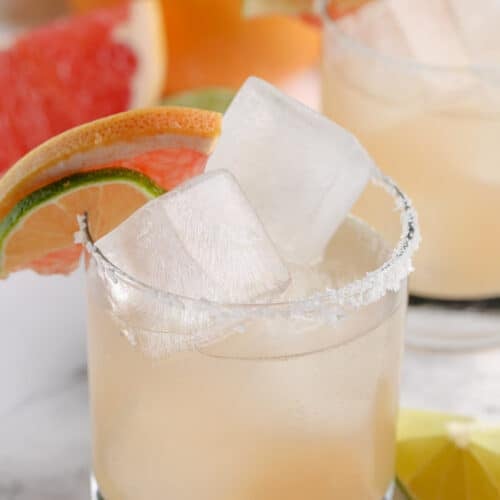 glass of Paloma with garnish