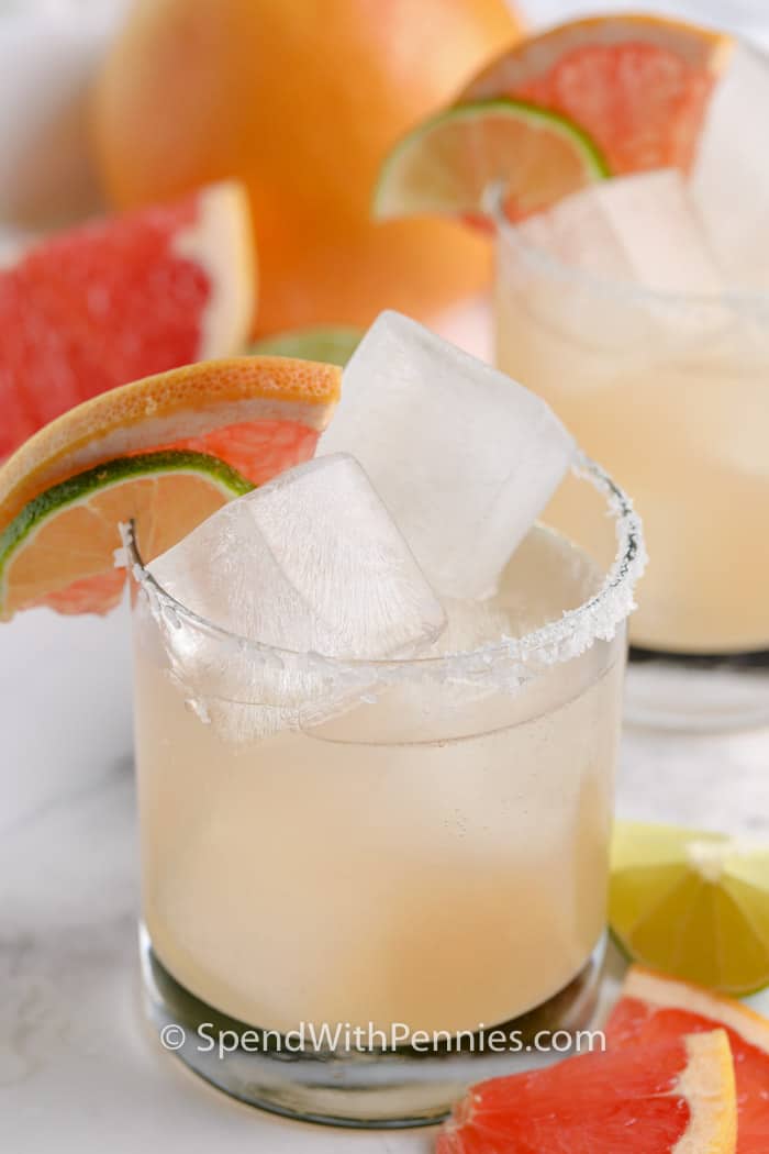 glass of Paloma with garnish