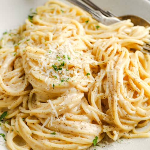 Cacio e Pepe on a plate with a fork
