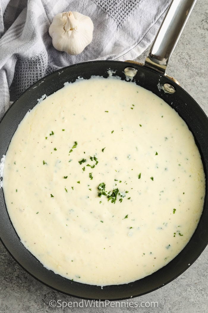 finished cream sauce in a pan
