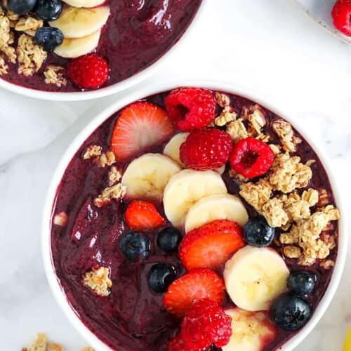 Easy Acai Bowl Recipe in bowls