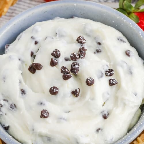 close up of plated Cannoli Dip