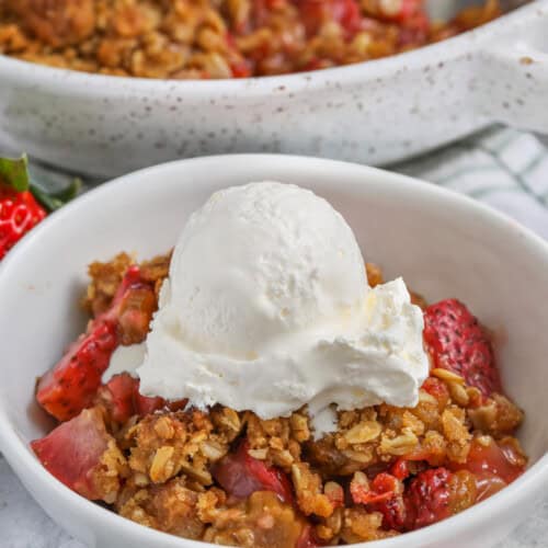 Strawberry Rhubarb Crisp with ice cream