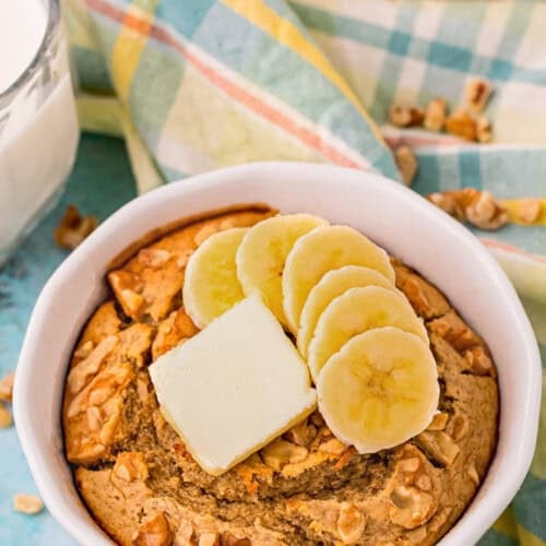 banana baked oats in a bowl topped with sliced bananas