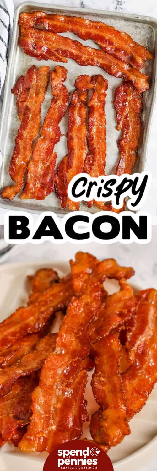 tocino crujiente en sartén y chapado con un título para mostrar cómo cocinar tocino en el horno