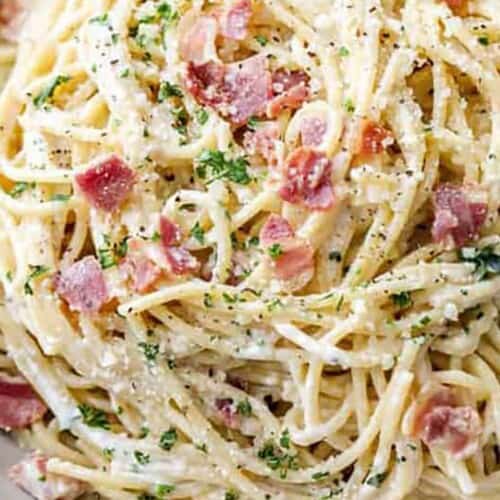Spaghetti Carbonara topped with panceta