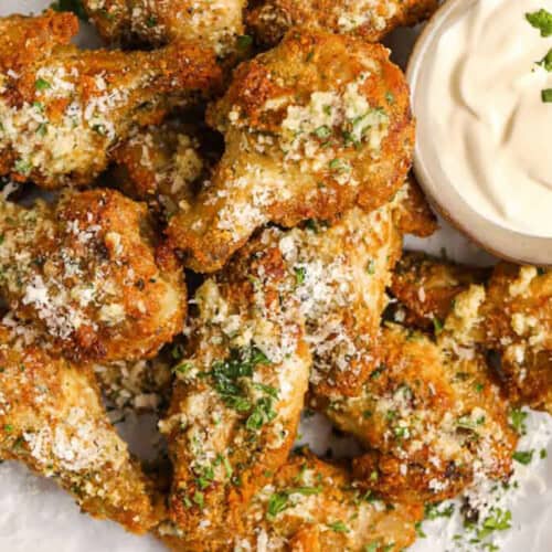 close up of Garlic Parmesan Wings with dip