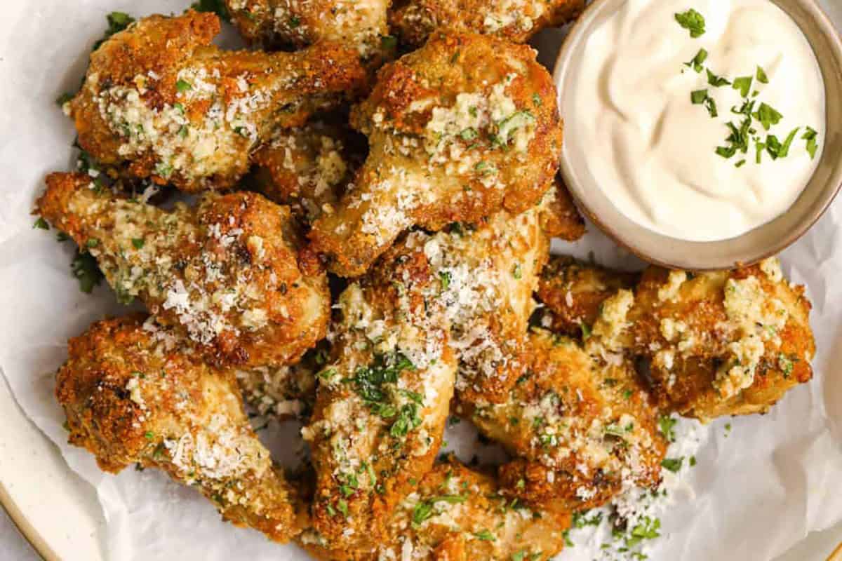 close up of Garlic Parmesan Wings with dip