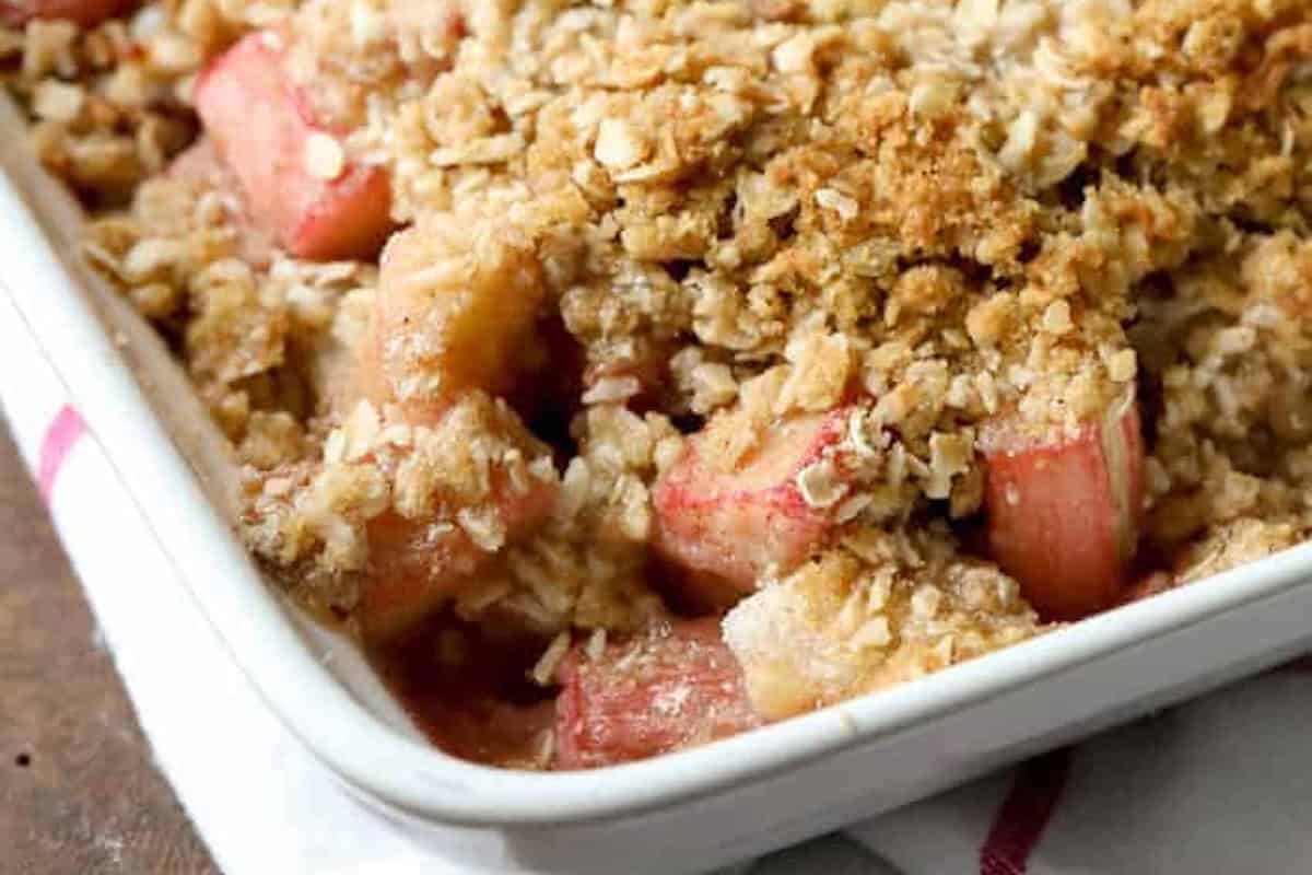 The Easy Rhubarb Dessert I Bake Every Spring