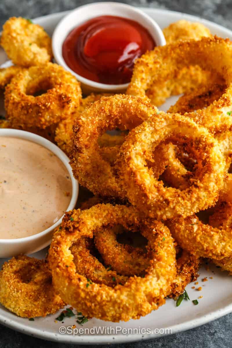 plated Air Fryer Onion Rings with dip